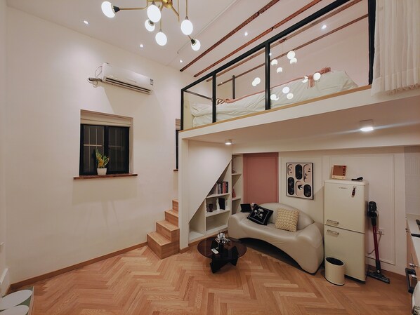 Interior - Shanghai Dreams - Urban Vibes in Xuhui District (Shang Hai Shi)