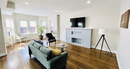Beautiful, modern 3 bed 2 bath condo near Hyde Park, Obama Center and Lakefront