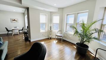 Smart TV, computer monitors