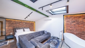 Romantic Studio Suite, 1 Queen Bed with Sofa bed, Jetted Tub, Executive Level | Egyptian cotton sheets, premium bedding, Select Comfort beds - Hexa Apartments Sisli  (Istanbul)