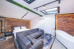 Romantische Studiosuite, 1 Queen-Bett und Schlafsofa, Whirlpool, Executive-Etage