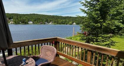 Charming 3-bedroom Lakefront cottage in Woodford VT with WiFi access