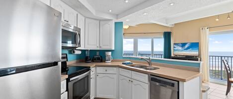 コンドミニアム 2 ベッドルーム | 専用キッチン | 冷蔵庫、オーブン、コーヒー / ティーメーカー、トースター