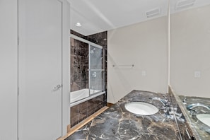 Condo, 3 chambres | Salle de bain | Serviettes fournies