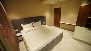 Deluxe Double or Twin Room, Balcony, City View