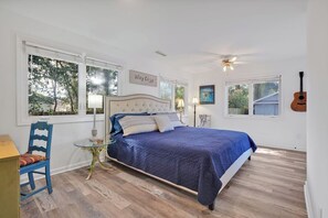 3 bedrooms, desk, iron/ironing board, free WiFi - Cozy, Cul-de-sac Cottage 3/2 near Greenfield Lake Park+Amphitheater (Wilmington)