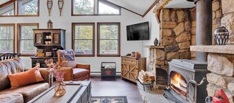 Chalet-style Mountain Home in Big Bass Lake Amenities-Pools, Gym and Lakes