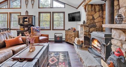 Chalet-style Mountain Home in Big Bass Lake Amenities-Pools, Gym and Lakes