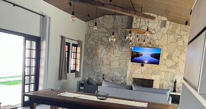 Mountain House with heated pool, fireplace, barbecue