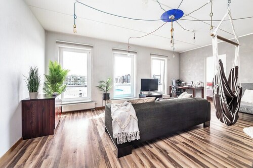 Top floor near ferry terminal. Free parking.