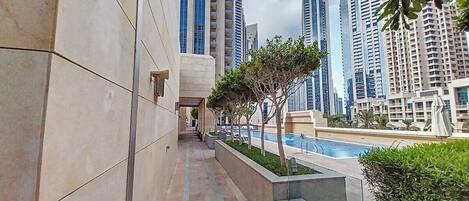 حمام سباحة