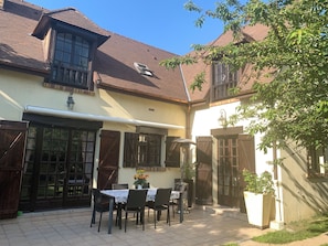 屋外ダイニングエリア