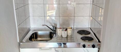 Fridge, stovetop, electric kettle, highchair