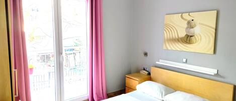 1 chambre, fer et planche à repasser, Wi-Fi, draps fournis