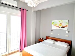 1 bedroom, iron/ironing board, WiFi, bed sheets - Family-run hotel under German management - 200m from the beach (Kavala)