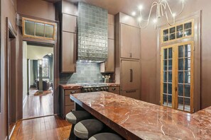 Uklassifisert bilde, 2 av 74, knapp