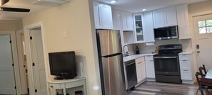 Batterie de cuisine, vaisselle et ustensiles