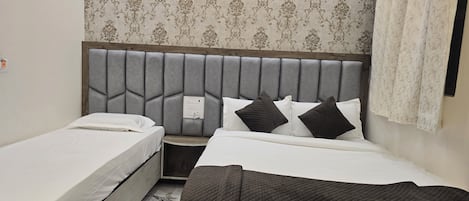 Chambre Double Standard, 1 trĂšs grand lit, vue ville