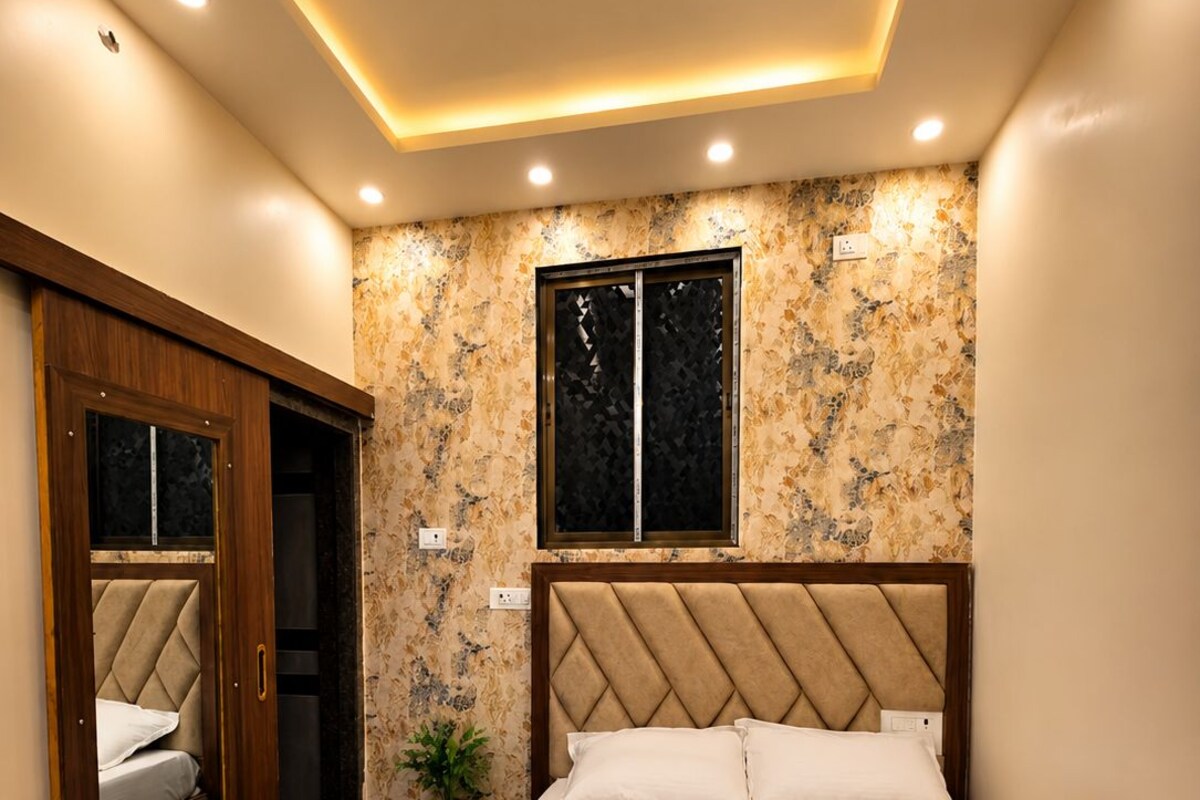 Executive Room | Desk, laptop workspace