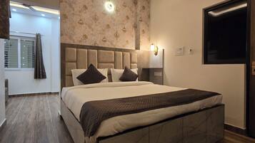 Premium Double or Twin Room, 2 Bedrooms, Non Smoking, Air conditioning | Desk, laptop workspace, wheelchair access