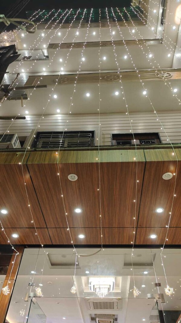 A multi-level interior with a wooden ceiling and string lights. - Hotel Kashi Mantram (Varanasi)