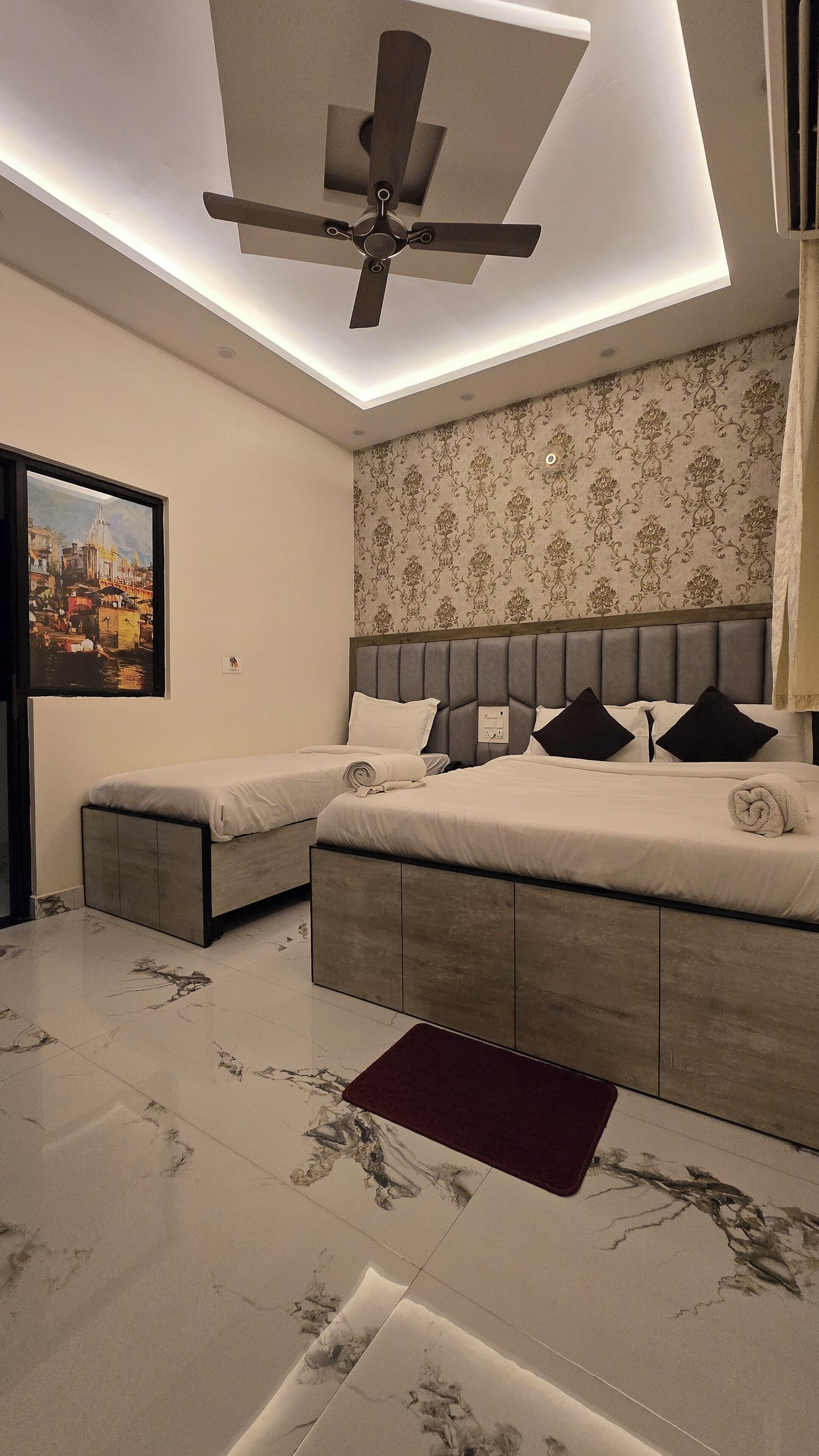 Quarto triplo superior | Escrivaninha, espaço de trabalho para notebook