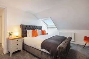 4 chambres, fer et planche à repasser, Wi-Fi, draps fournis