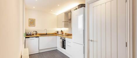 Refrigerador, microondas, horno, placa de cocina