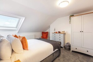 4 bedrooms, desk, iron/ironing board, travel cot - Host & Stay | North View (South Shields)