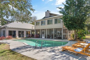 A heated pool - Dream destination on East Beach, sleeps 14 with a pool (St Simons Island)