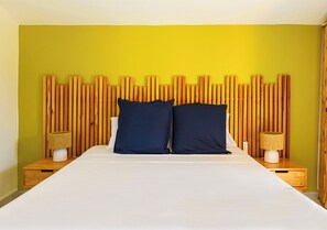 6 chambres, fer et planche à repasser, lit de bébé portatif