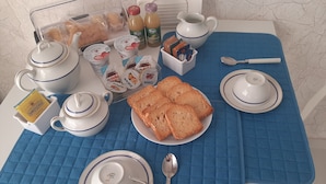 Petit déjeuner complet compris tous les jours