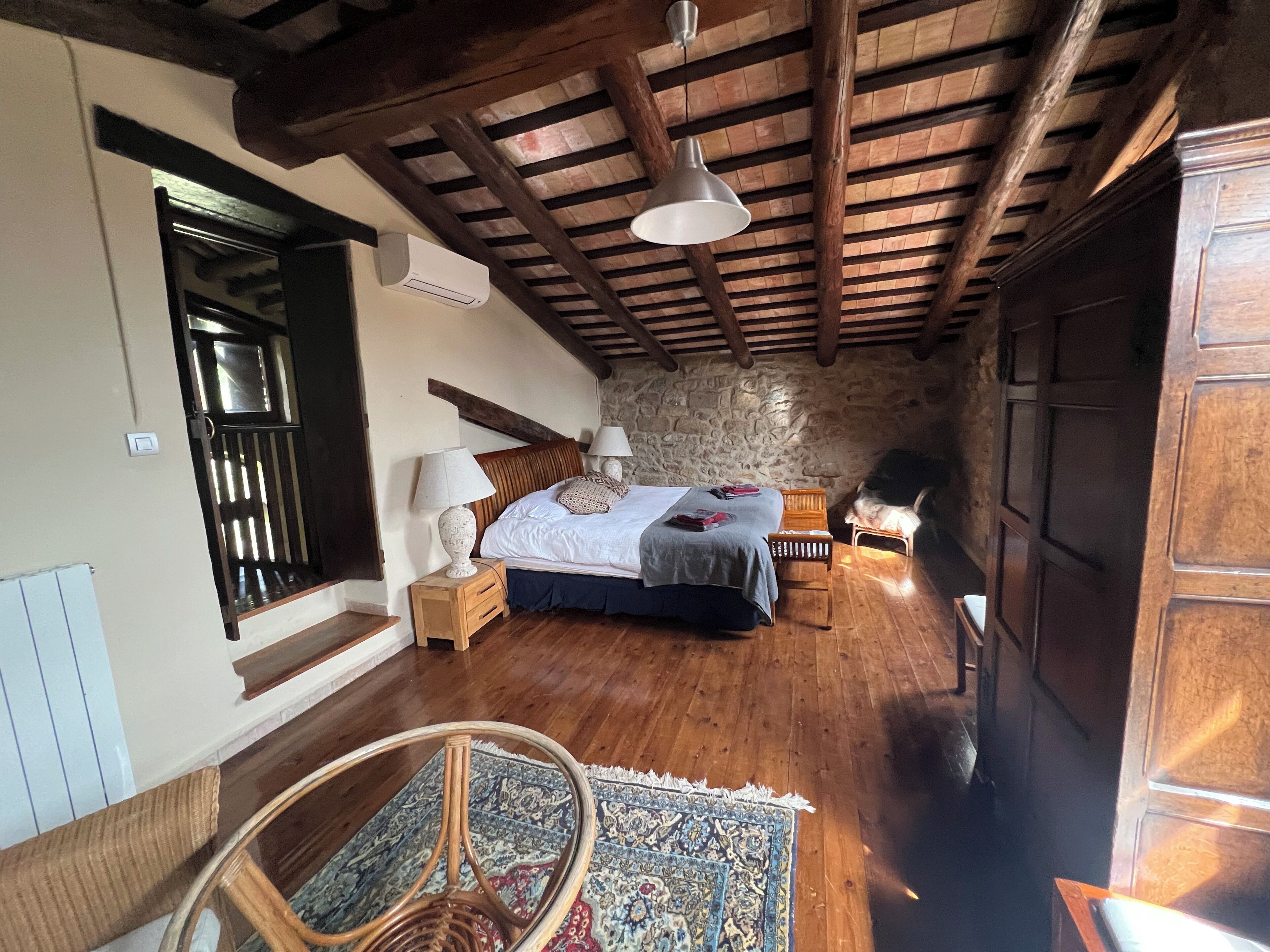 2 bedrooms, travel crib, WiFi, bed sheets