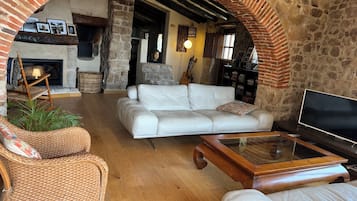 Smart-TV, Kamin, Drucker