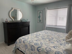 2 bedrooms, iron/ironing board, free WiFi, bed sheets - Updated 2 bedroom, 2 full bathroom condo near The Esplanade on Marco Island. (Marco Island)