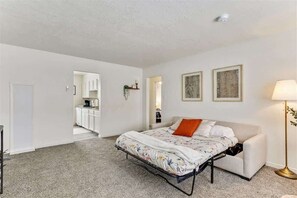 2 bedrooms, travel cot, WiFi, bed sheets