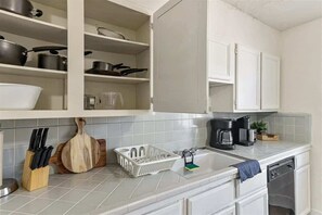 Geladeira, fogão, cooktop, lava-louças