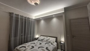 2 bedrooms, free WiFi, bed sheets - holidayspacehouse (Roma)