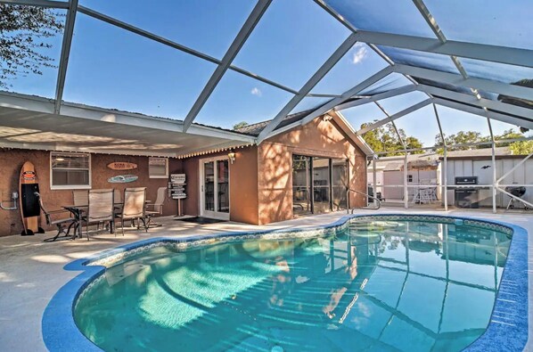 Pool - Hot Tub, Pool, Pool Table & more at Charming 3-bedroom house in Serene Largo (Largo)