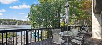 Charming waterfront 3-bedroom house in lovely Tobyhanna with WiFi