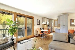 TV, fireplace - Cozy East Vail Retreat with Fireplace, 2 Balconies (Vail)