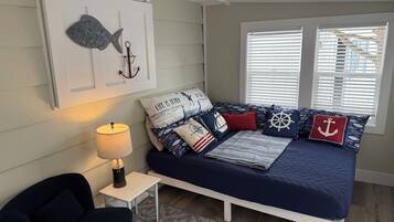 3 bedrooms, desk, free WiFi, bed sheets