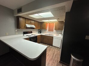 オーブン、コンロ、食器洗い機