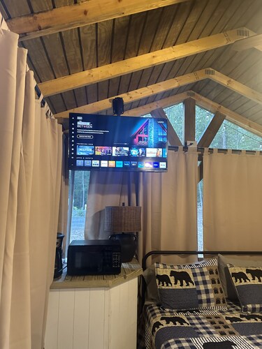 Mentone glamping getaway in a  private screened in cabin in charming Mentone