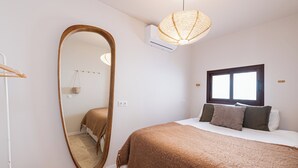 Deluxe Apartment, Sea View | 2 bilik tidur, peralatan tempat tidur premium, gebar bulu kapas 
