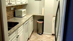 Private kitchen - Spacious Atlanta Home Away from Home! (Atlanta)