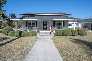 Exterior - Spacious 5-bedroom country home in Folkston 5 miles from the Okeefenokee Swamp. (Folkston)