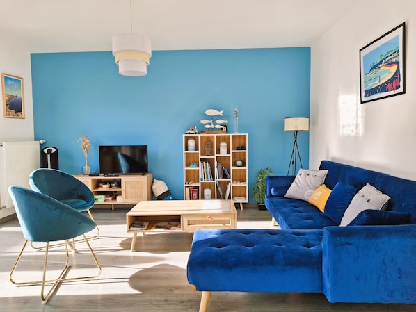 TV, books, stereo