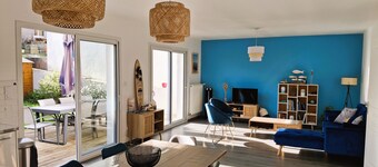 Chic and warm!  Modern house near the beach Baie de Morgat