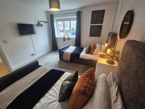 Unclassified image, 4 of 23, button